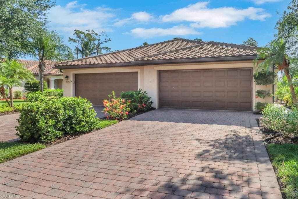 9101 Water Tupelo Rd, Fort Myers, FL 33912-1