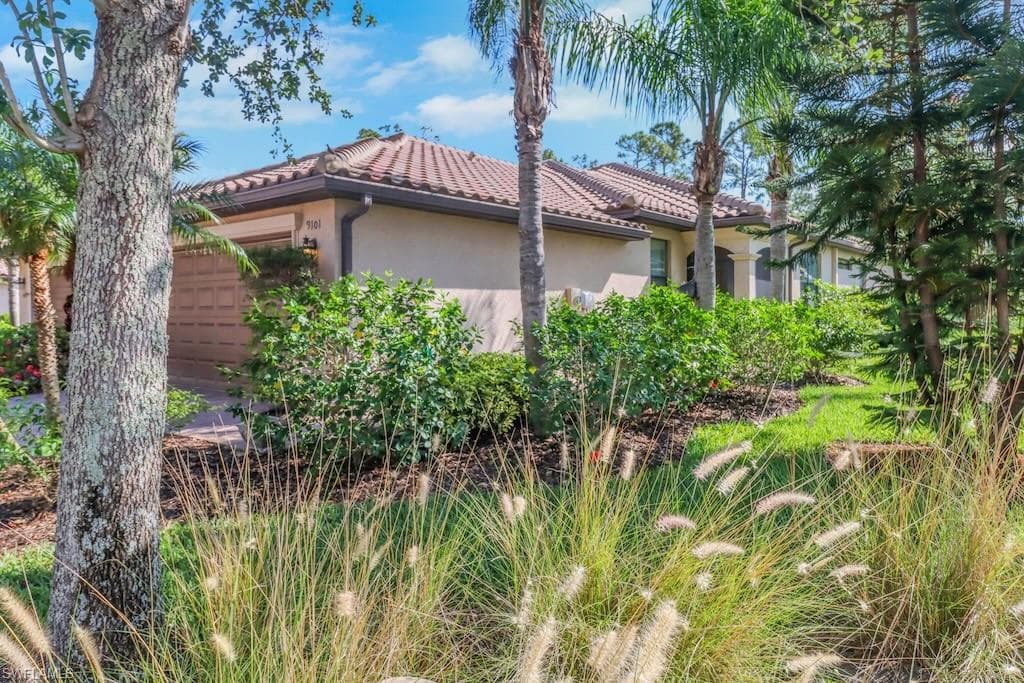 9101 Water Tupelo Rd, Fort Myers, FL 33912-4