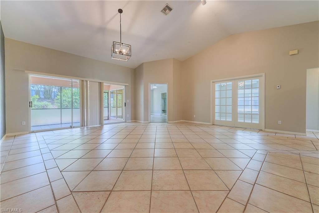 430 Saint Andrews Blvd 6, Naples, FL 34113-33