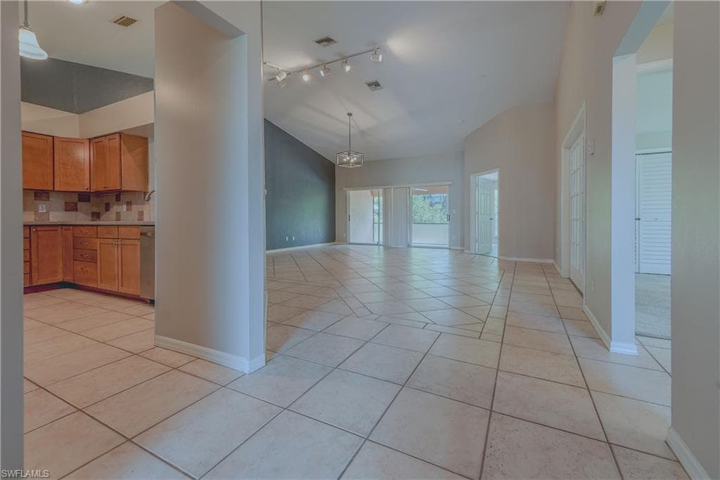 430 Saint Andrews Blvd 6, Naples, FL 34113-37