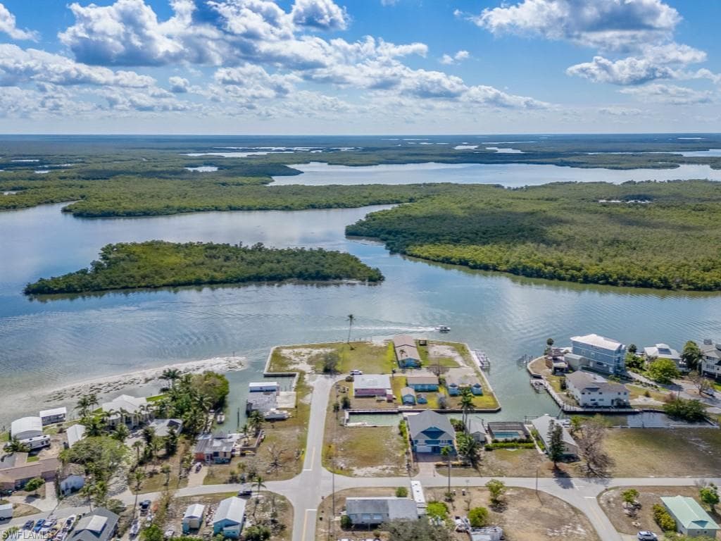 226 Goodland Dr, Goodland, FL 34140-3