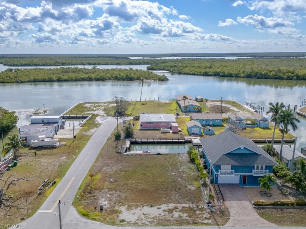 226 Goodland Dr, Goodland, FL 34140-4