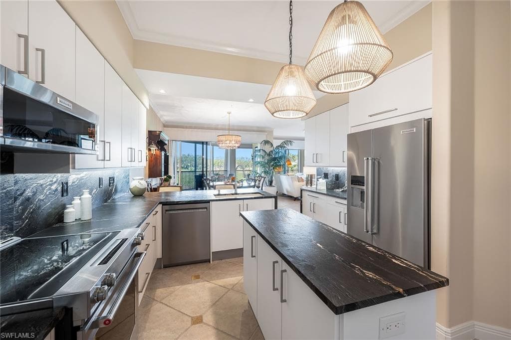 560 El Camino Real 1102, Naples, FL 34119-17