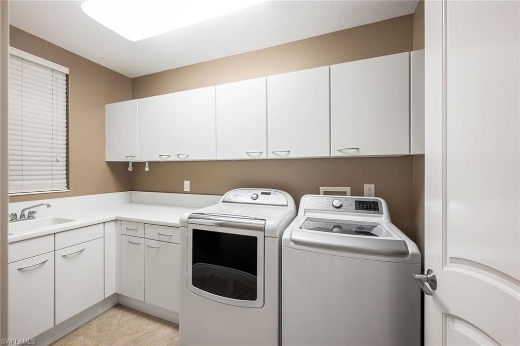 560 El Camino Real 1102, Naples, FL 34119-33