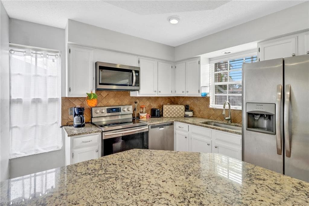 4617 Lombardy Ln, Naples, FL 34112-9