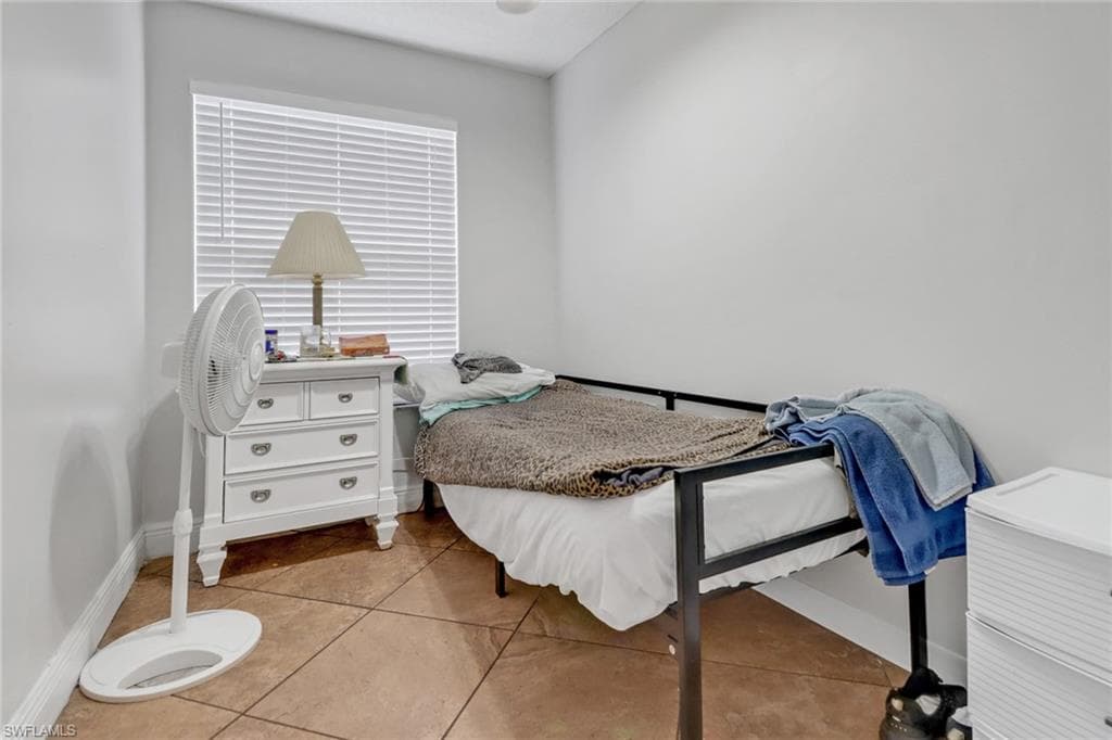 4617 Lombardy Ln, Naples, FL 34112-15
