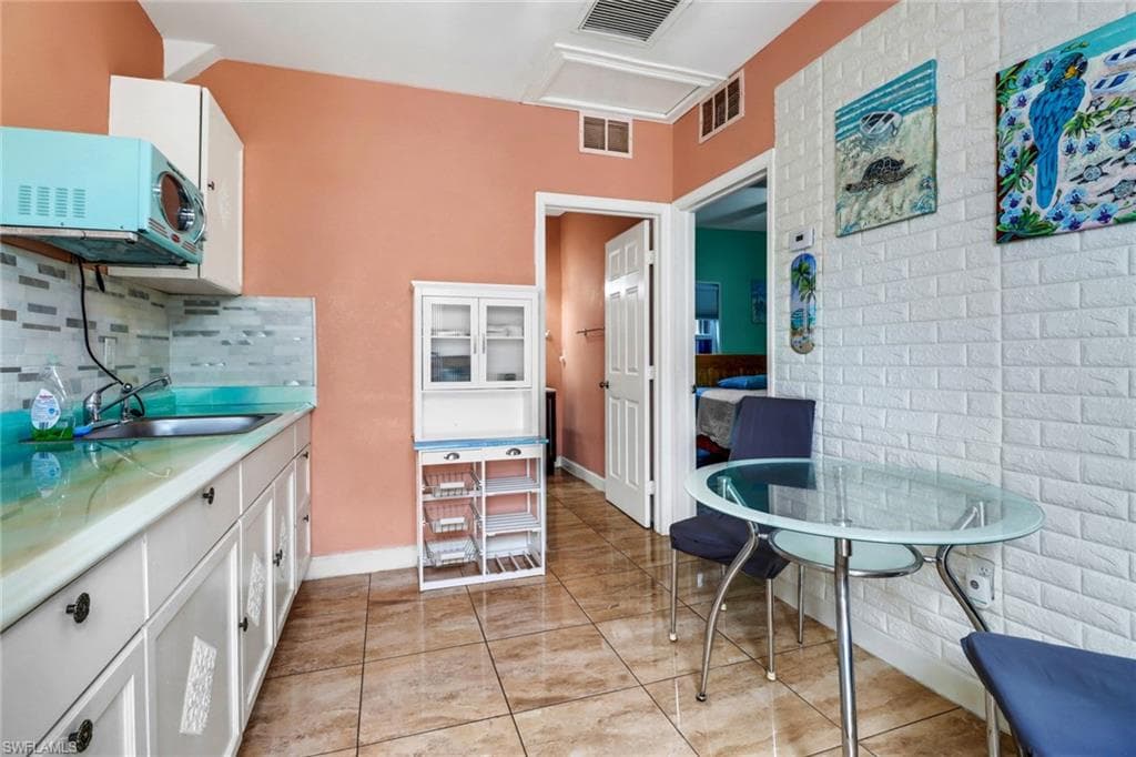 4617 Lombardy Ln, Naples, FL 34112-18