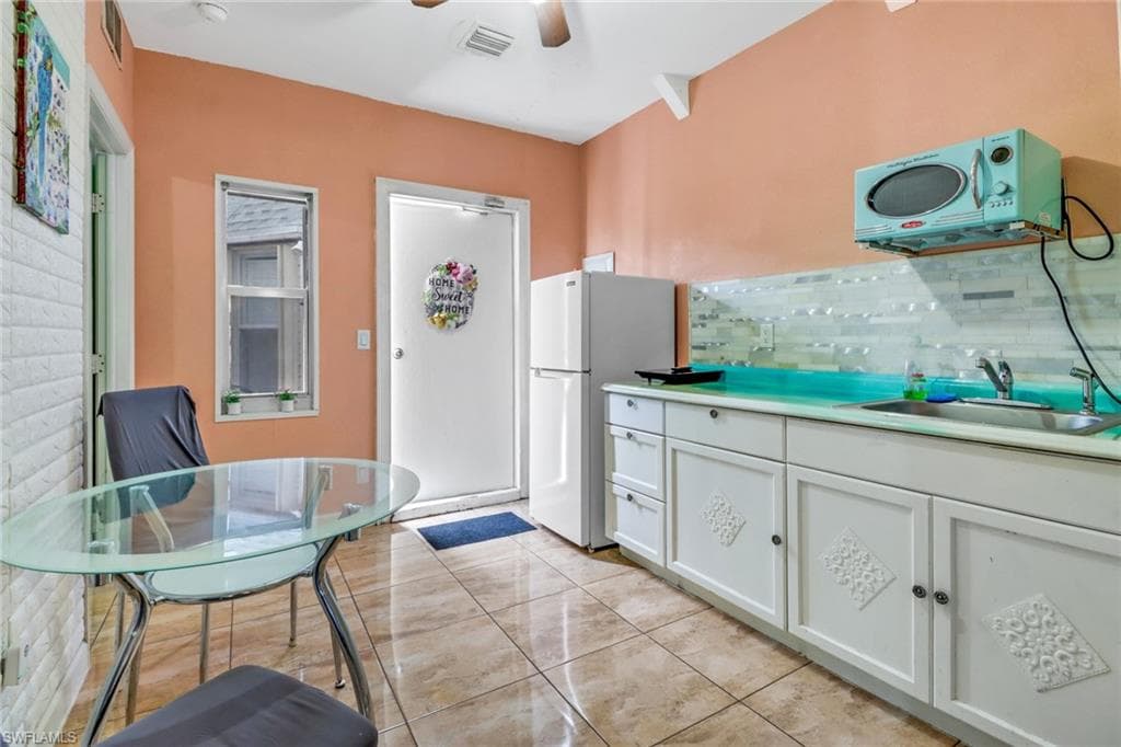 4617 Lombardy Ln, Naples, FL 34112-19
