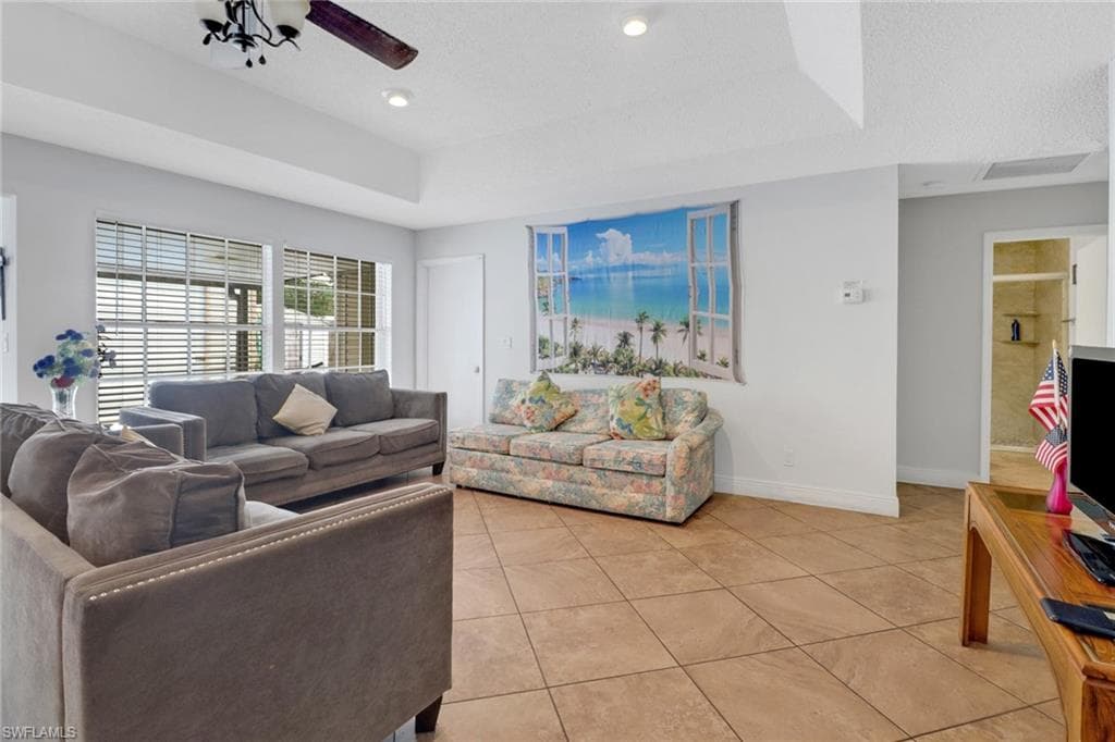 4617 Lombardy Ln, Naples, FL 34112-5