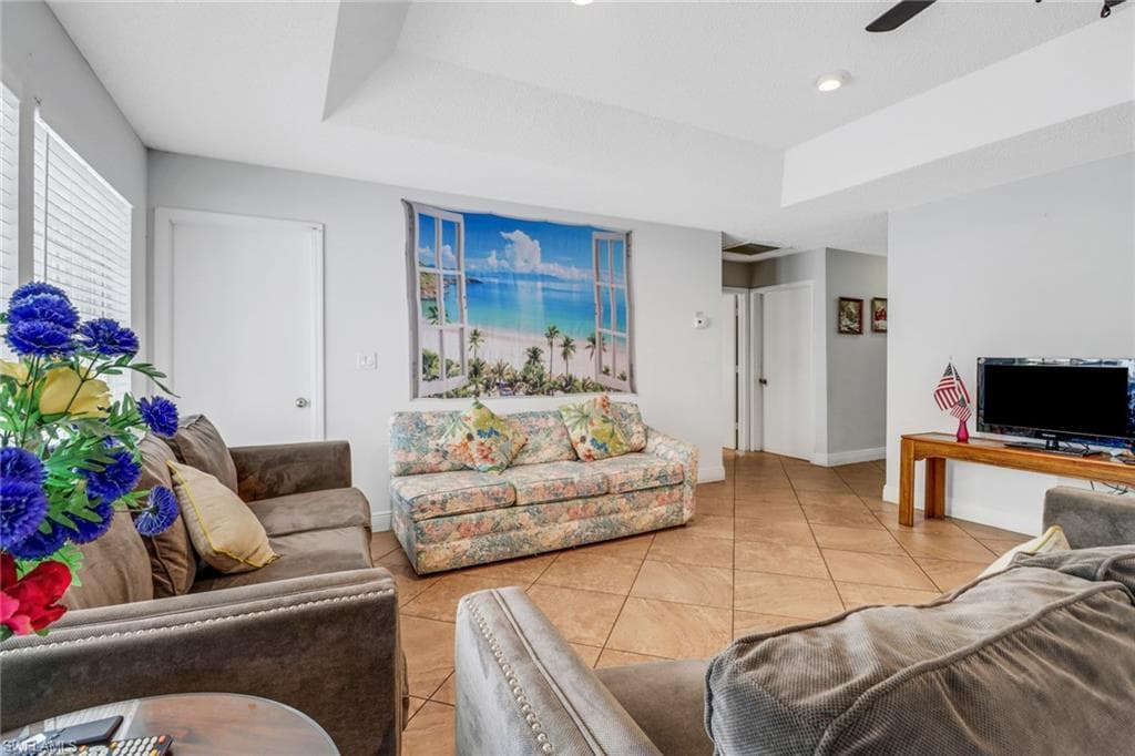 4617 Lombardy Ln, Naples, FL 34112-6