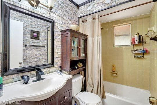 5251 Boxwood Way, Naples, Fl 34116-27