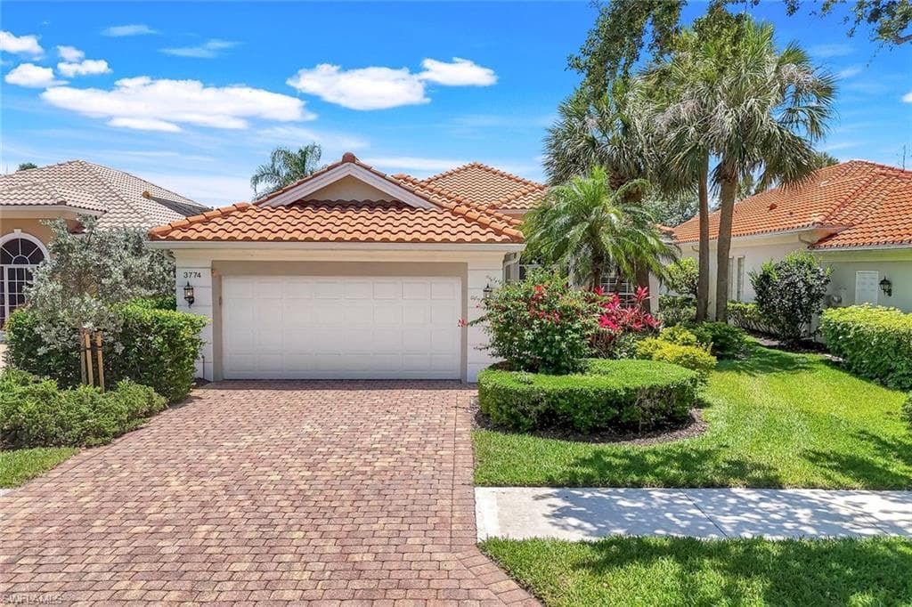 3774 Whidbey Way, Naples, FL 34119-1