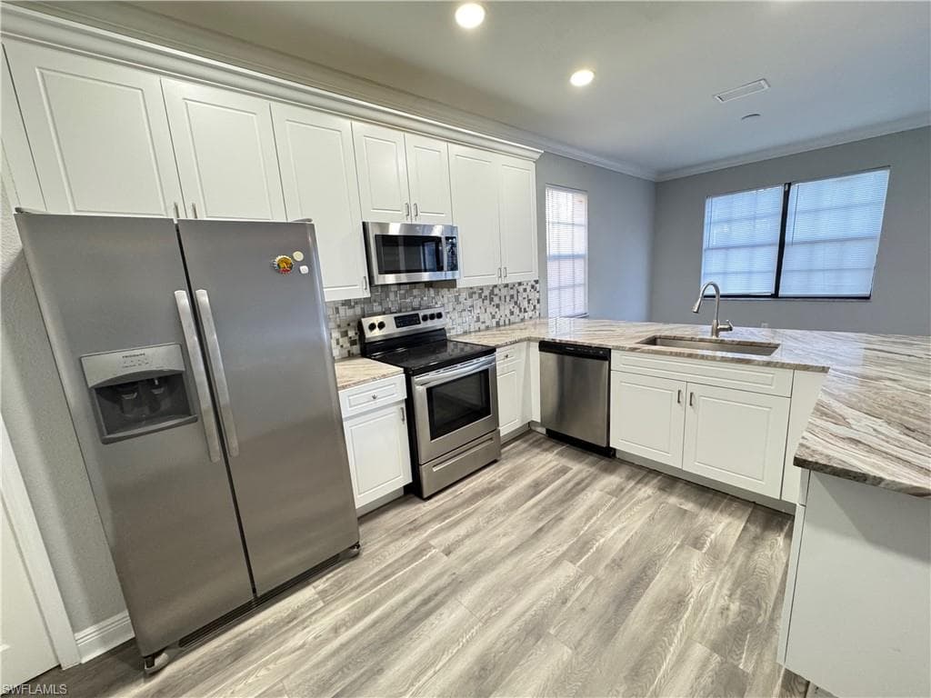 7614 Bristol Cir, Naples, FL 34120-11