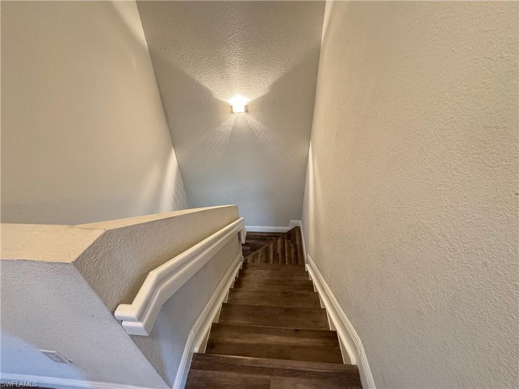 7614 Bristol Cir, Naples, FL 34120-15