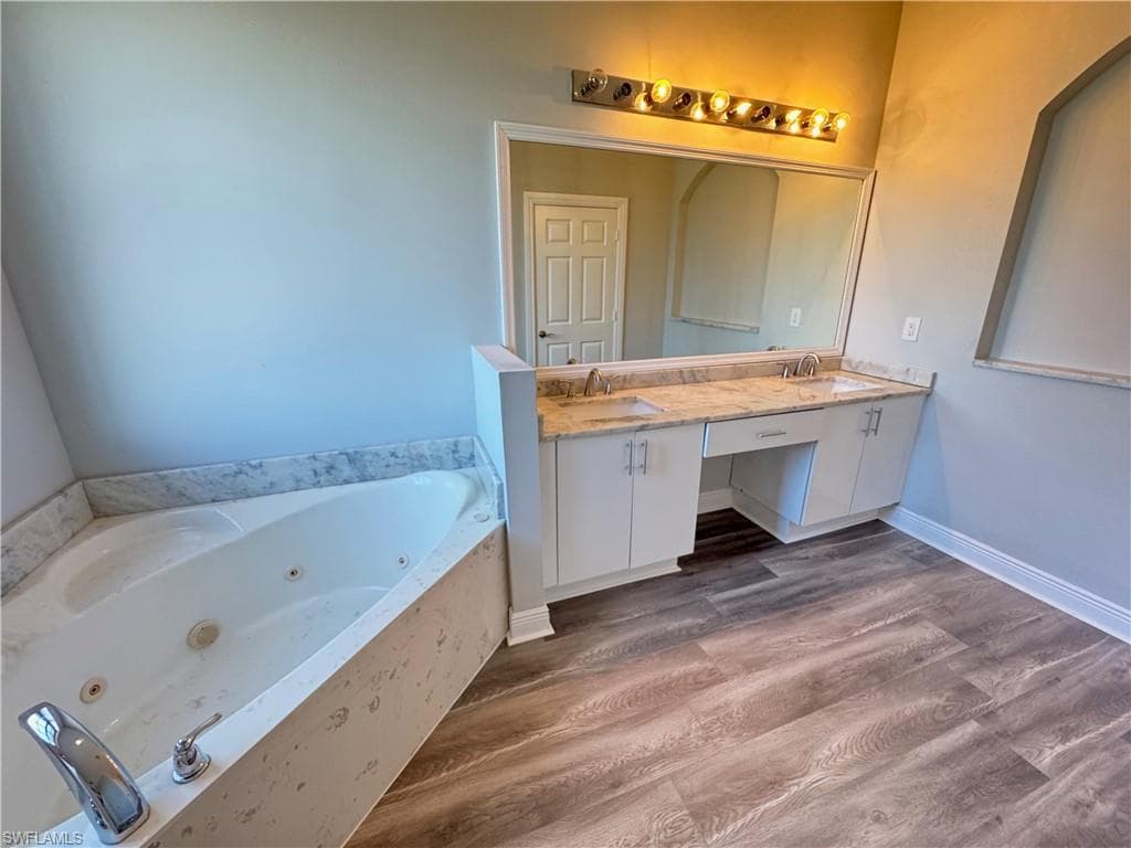 7614 Bristol Cir, Naples, FL 34120-20