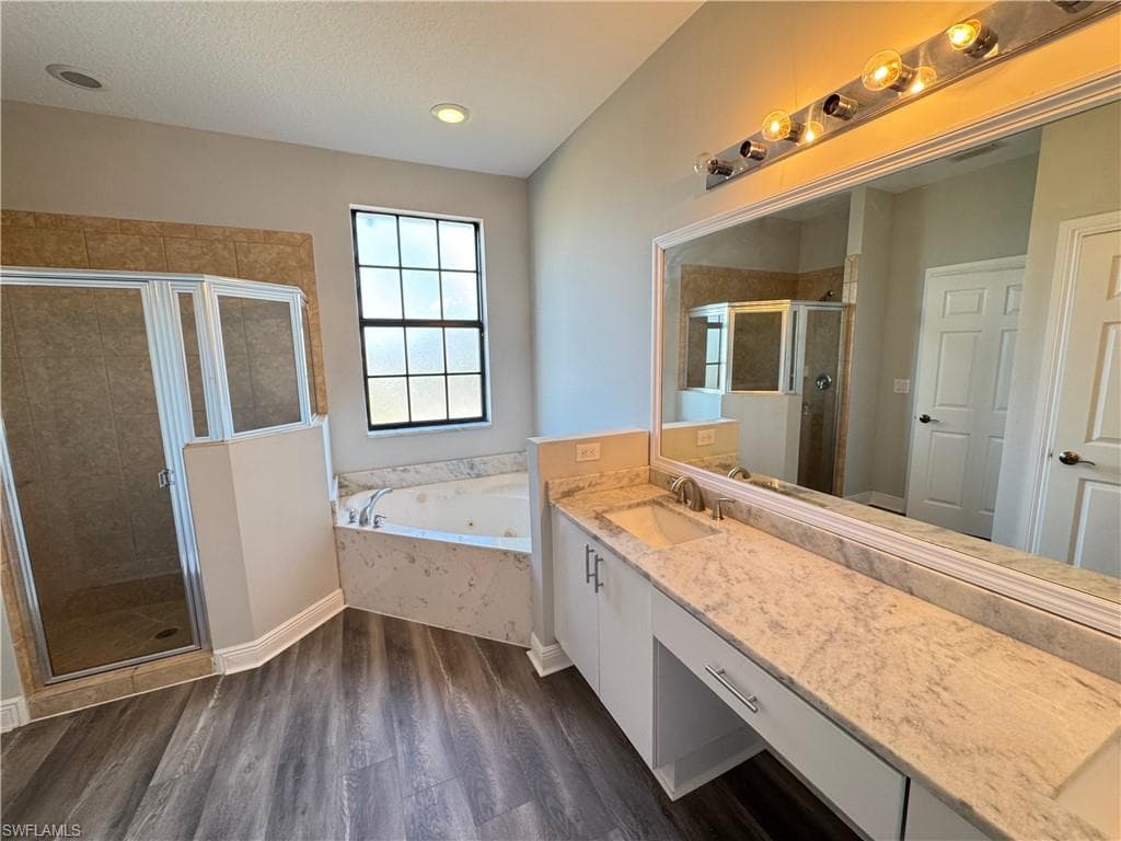 7614 Bristol Cir, Naples, FL 34120-21