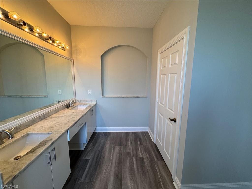 7614 Bristol Cir, Naples, FL 34120-22