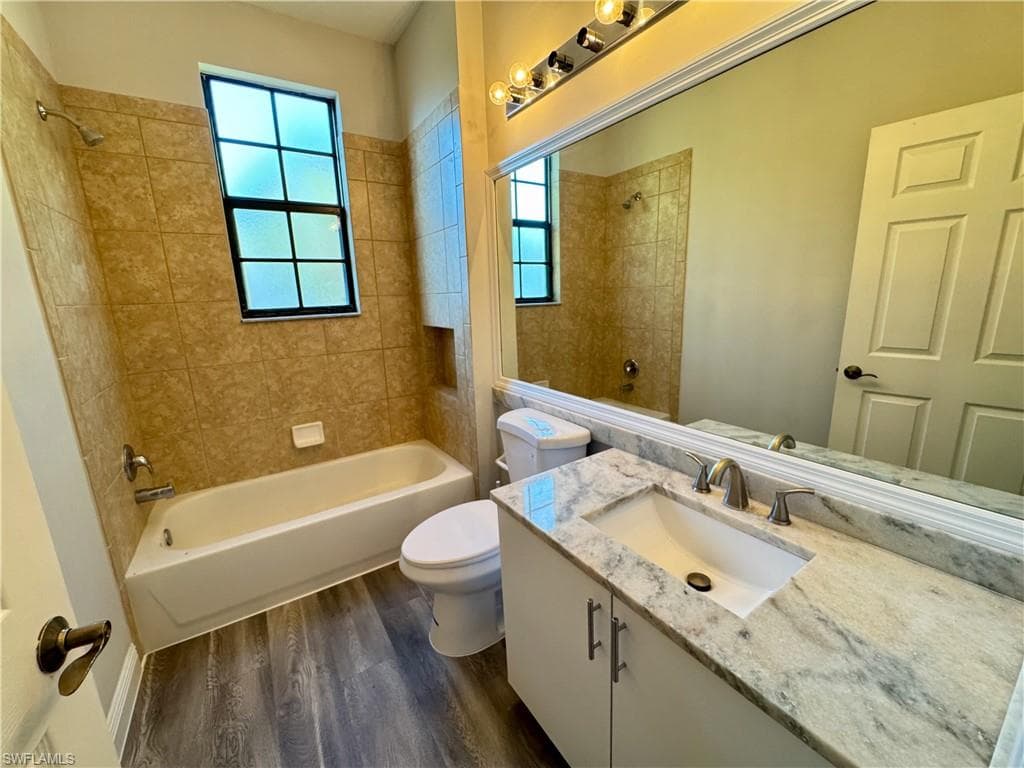 7614 Bristol Cir, Naples, FL 34120-27