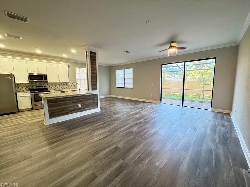 7614 Bristol Cir, Naples, FL 34120-5