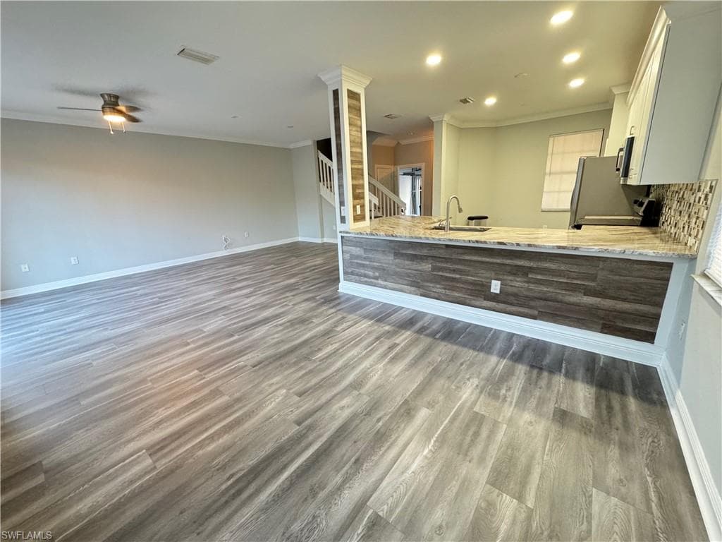 7614 Bristol Cir, Naples, FL 34120-7