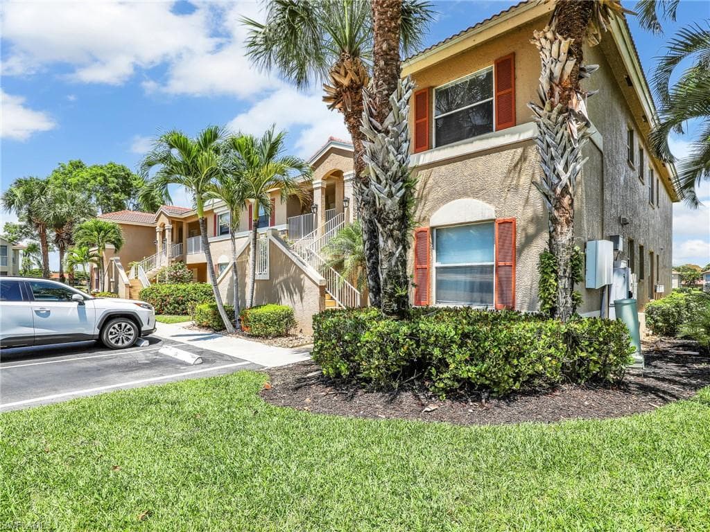 6670 Huntington Lakes Cir 104, Naples, FL 34119-4