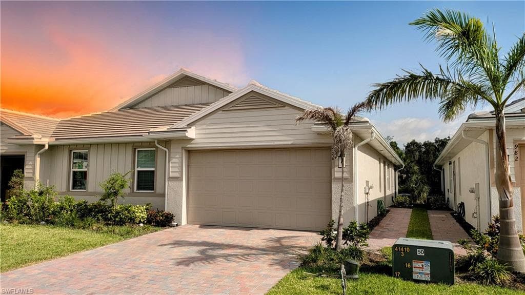 986 Enbrook Loop, Naples, FL 34114-1