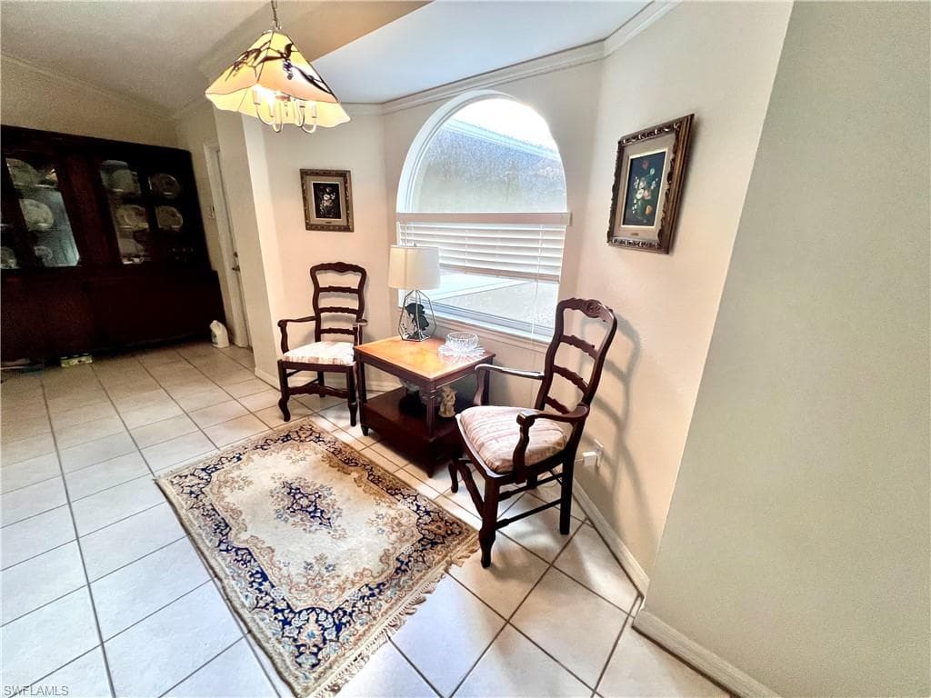 720 1st St NW, Naples, FL 34120-10