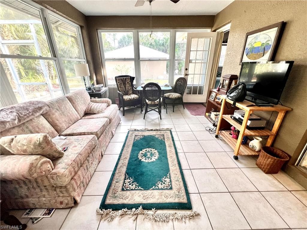 720 1st St NW, Naples, FL 34120-14