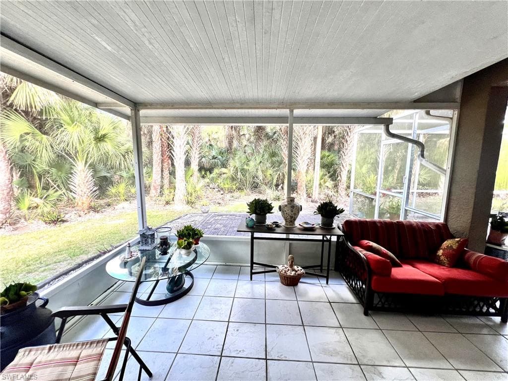 720 1st St NW, Naples, FL 34120-16