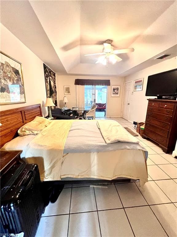 720 1st St NW, Naples, FL 34120-17