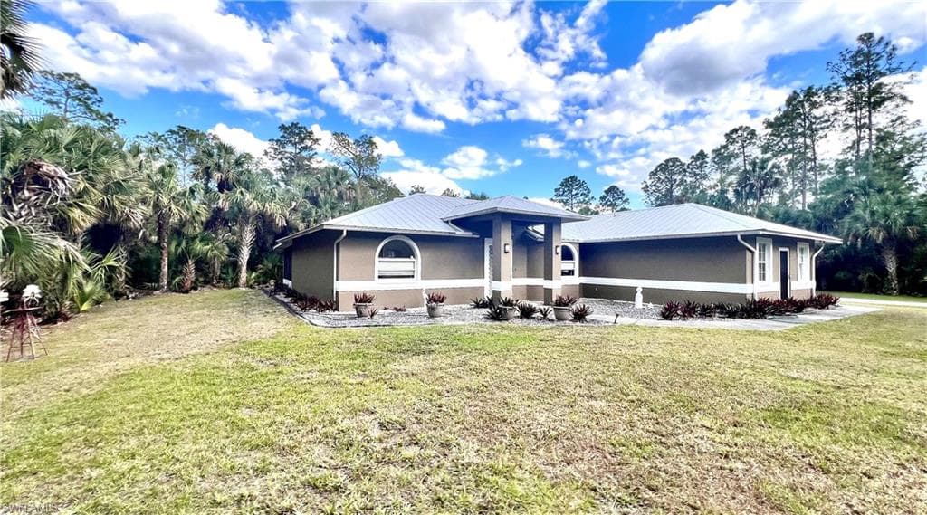720 1st St NW, Naples, FL 34120-1