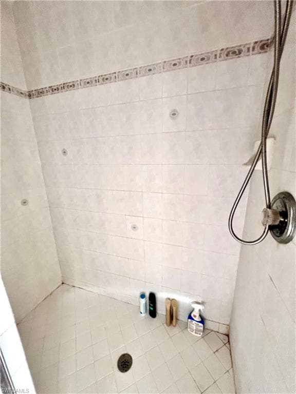 720 1st St NW, Naples, FL 34120-20