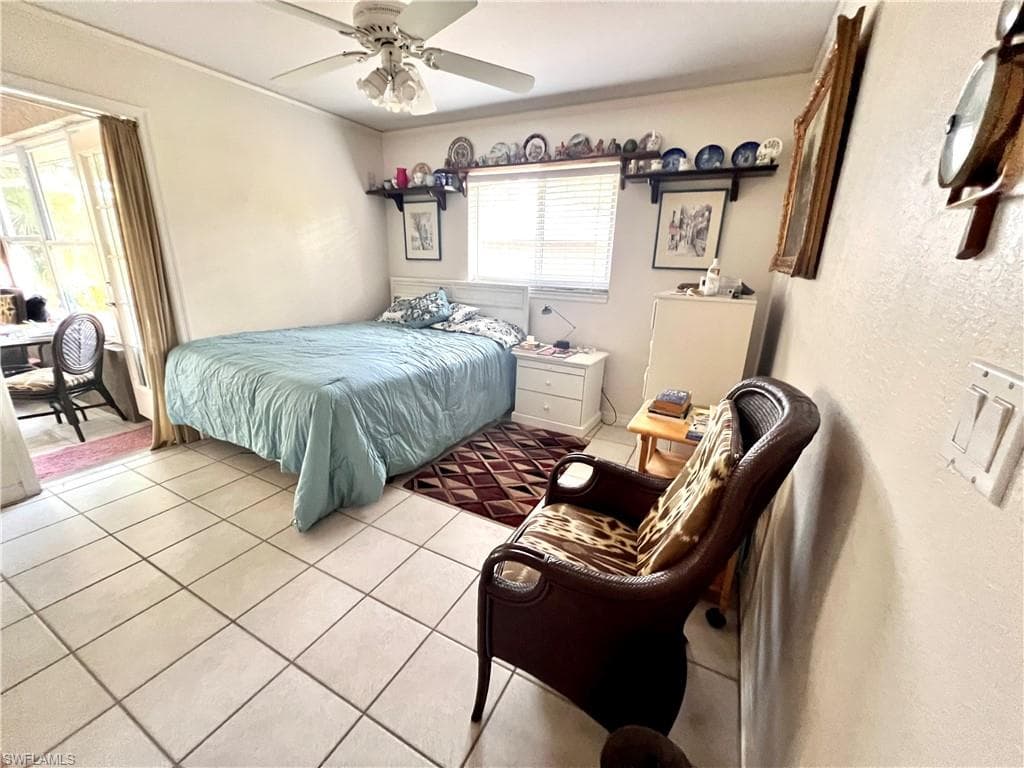 720 1st St NW, Naples, FL 34120-21