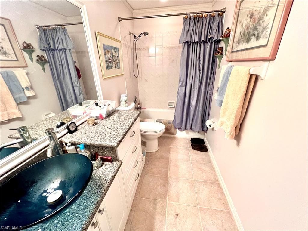 720 1st St NW, Naples, FL 34120-22
