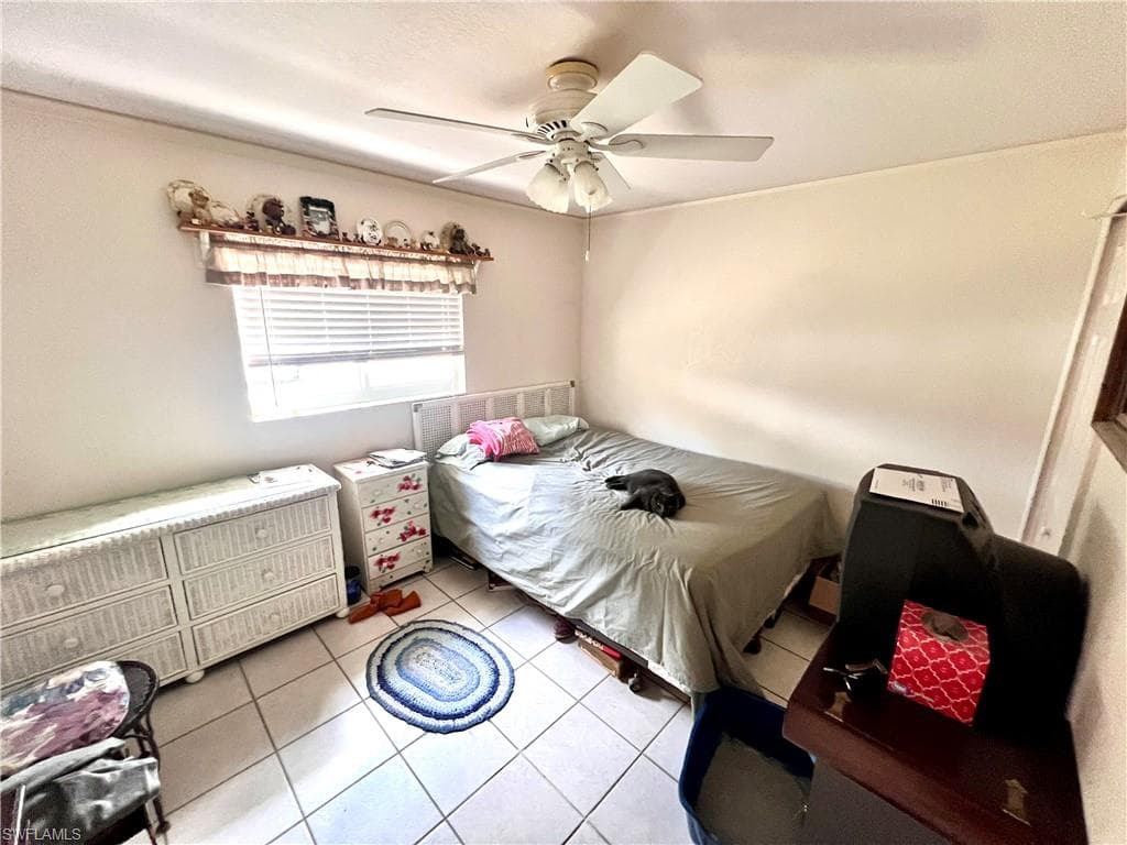 720 1st St NW, Naples, FL 34120-23