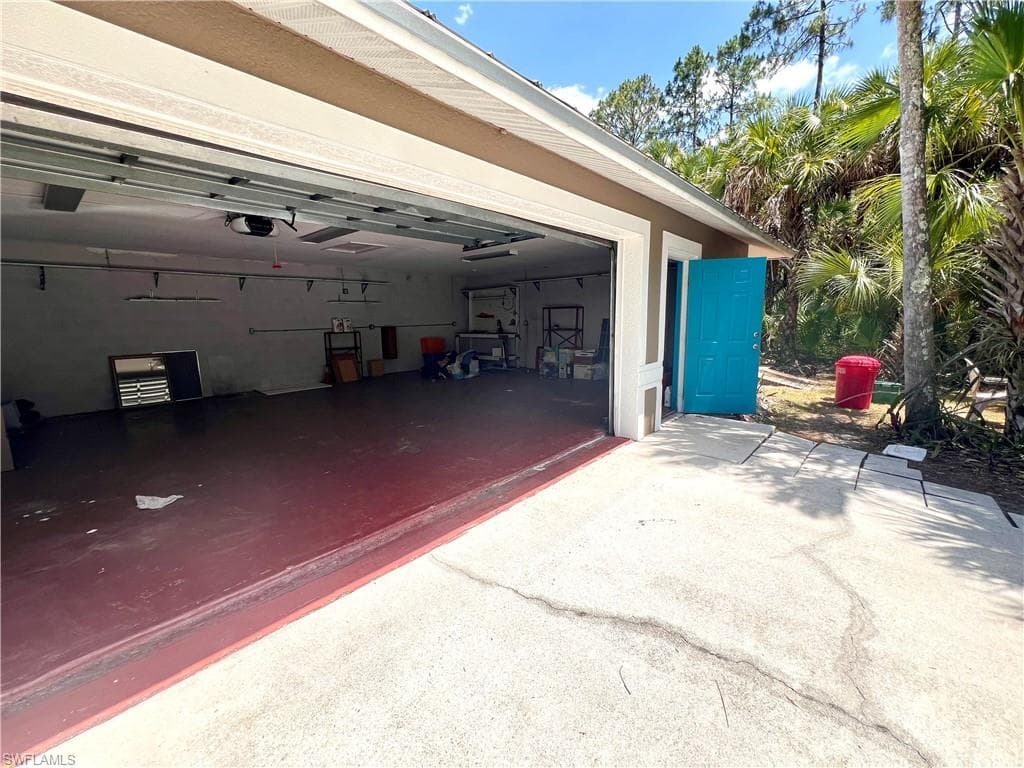 720 1st St NW, Naples, FL 34120-27