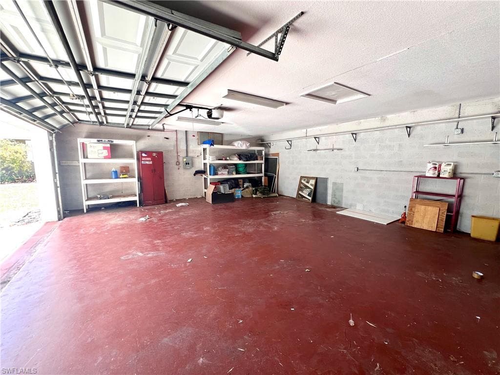 720 1st St NW, Naples, FL 34120-28