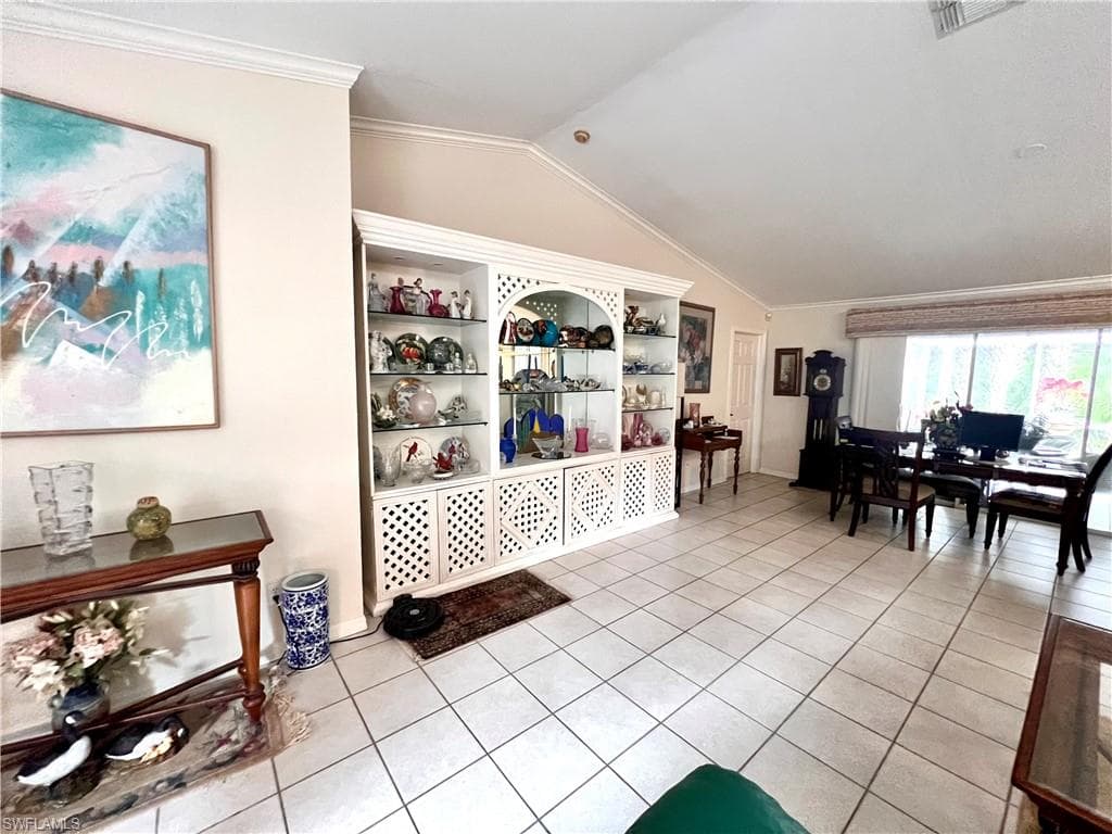 720 1st St NW, Naples, FL 34120-4