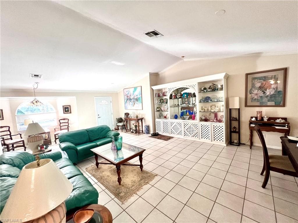 720 1st St NW, Naples, FL 34120-4