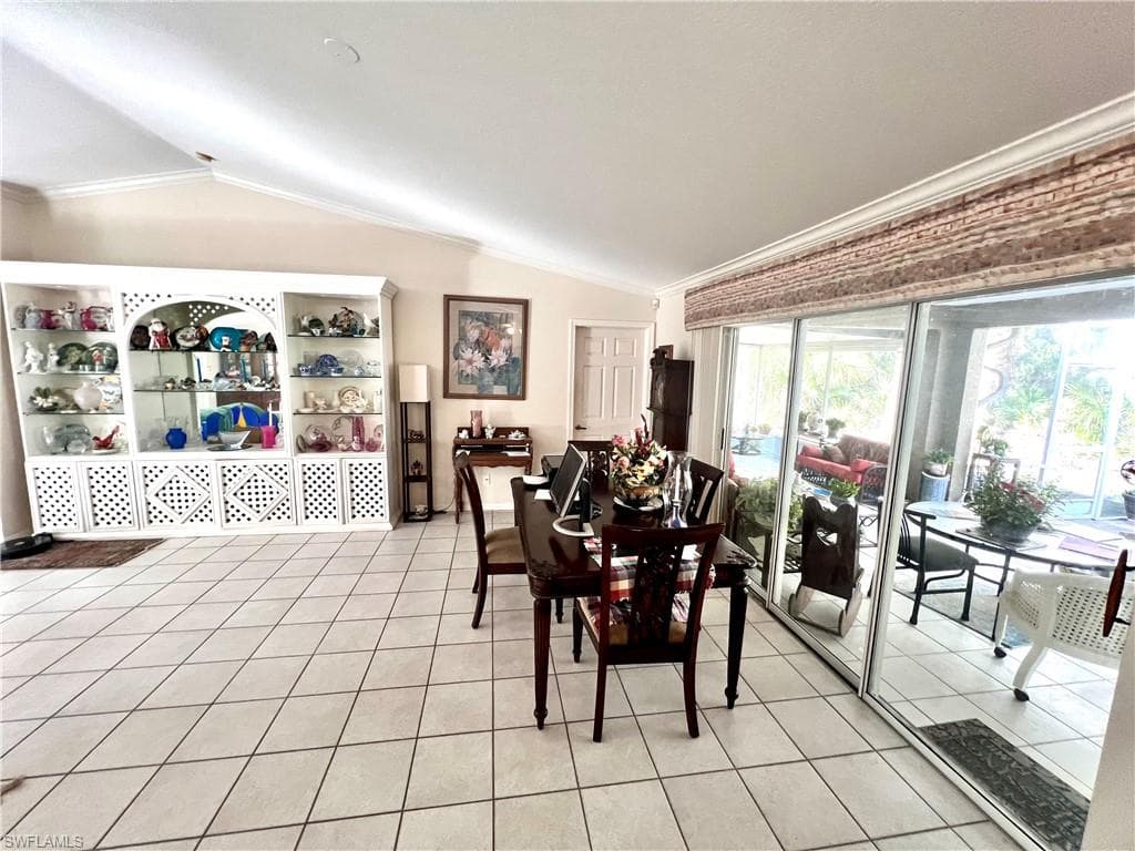 720 1st St NW, Naples, FL 34120-8