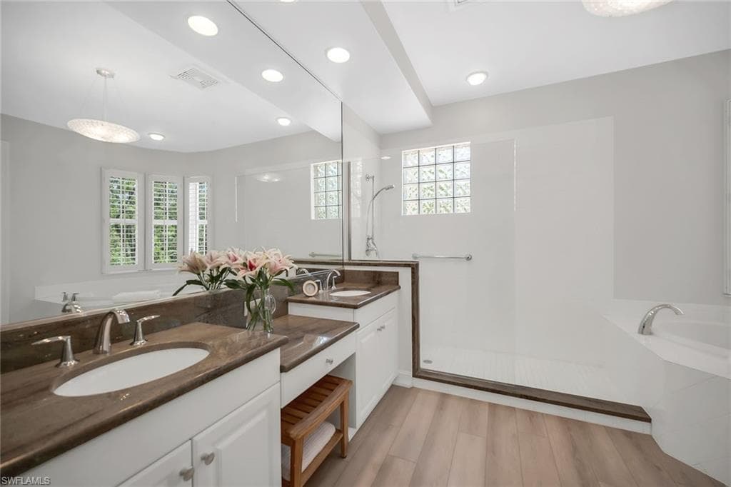 2839 Tiburon Blvd E 102, Naples, FL 34109-10