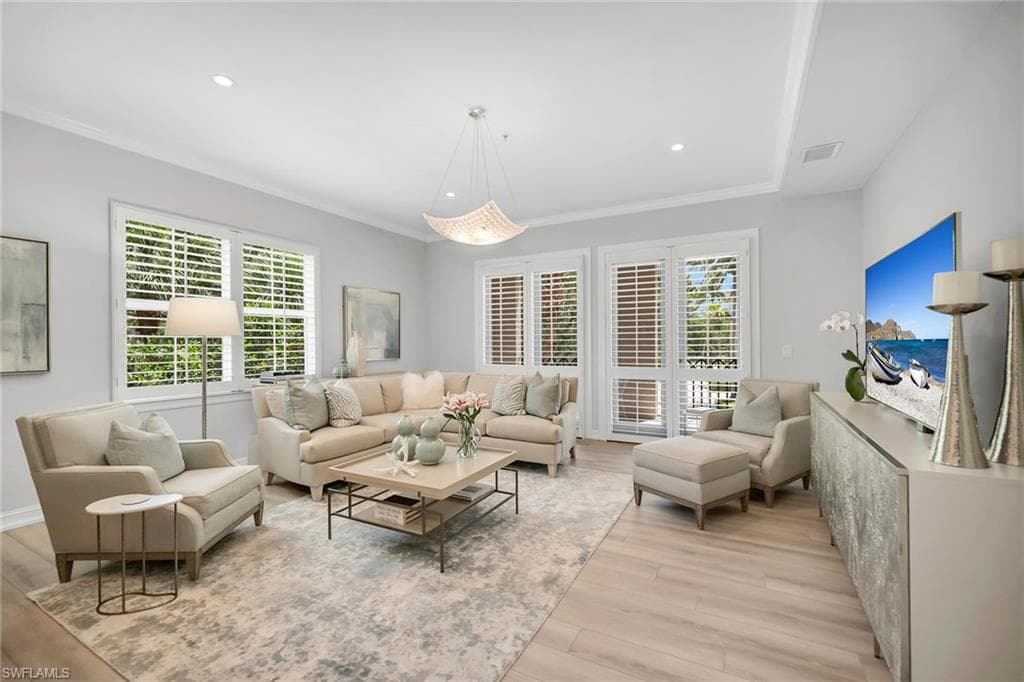 2839 Tiburon Blvd E 102, Naples, FL 34109-1