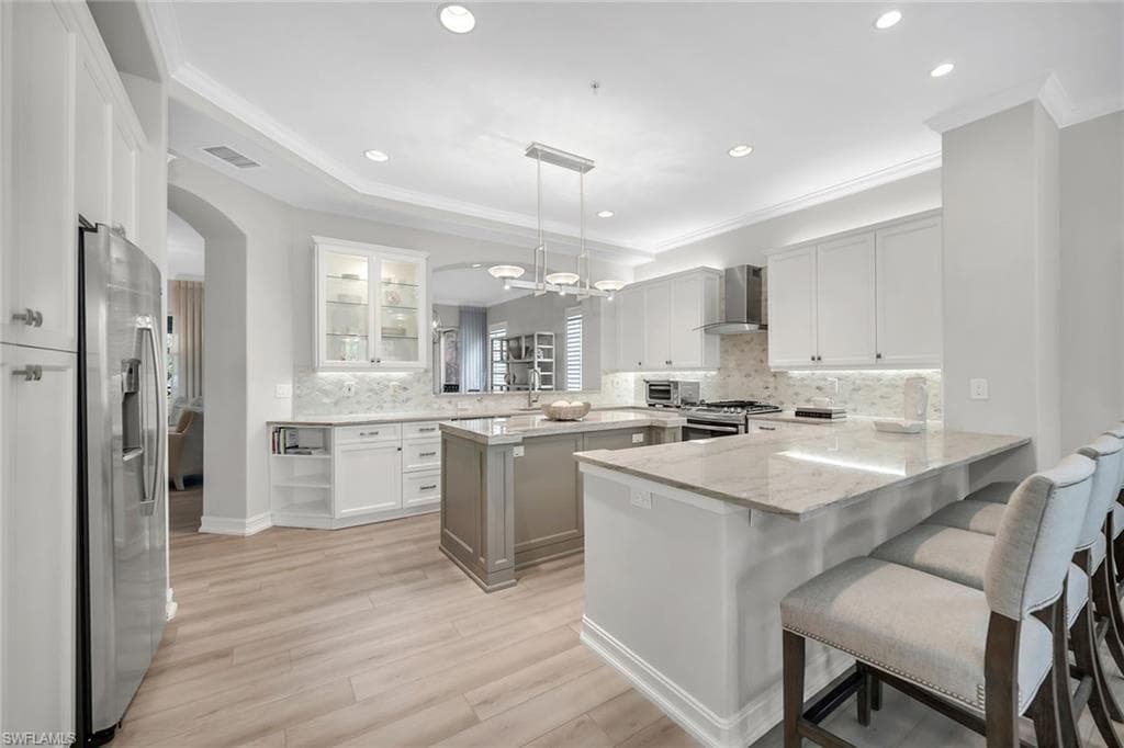 2839 Tiburon Blvd E 102, Naples, FL 34109-3