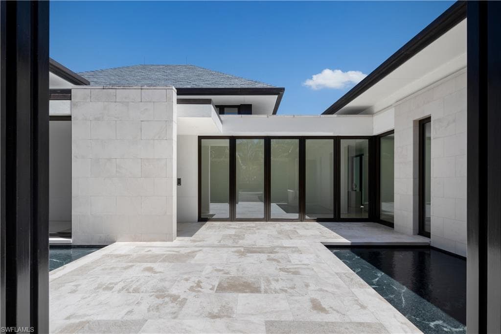 3655 Fort Charles Dr, Naples, FL 34102-8