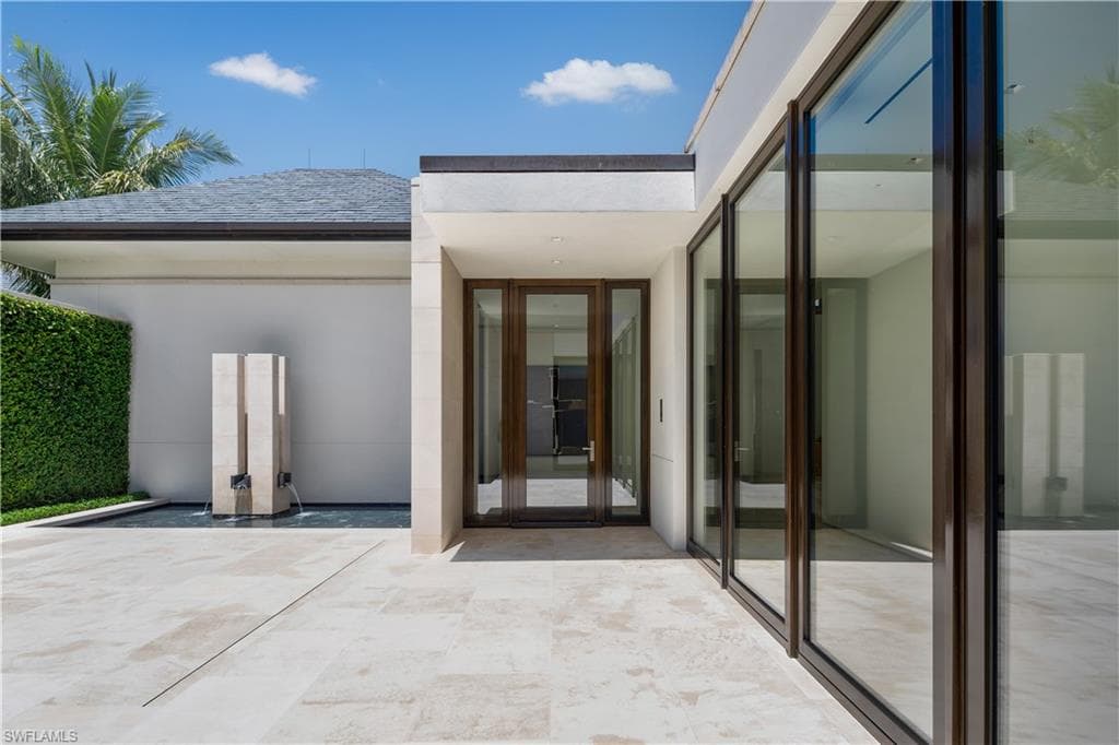 3655 Fort Charles Dr, Naples, FL 34102-9