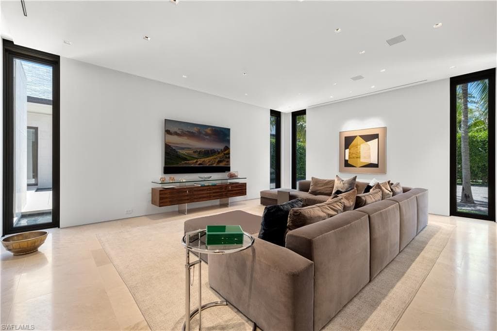 3655 Fort Charles Dr, Naples, FL 34102-12