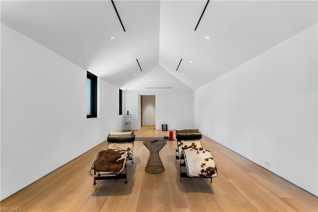 3655 Fort Charles Dr, Naples, FL 34102-21