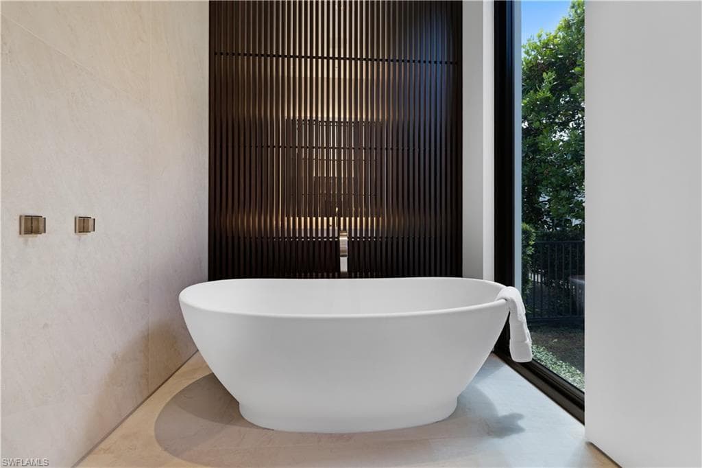 3655 Fort Charles Dr, Naples, FL 34102-27