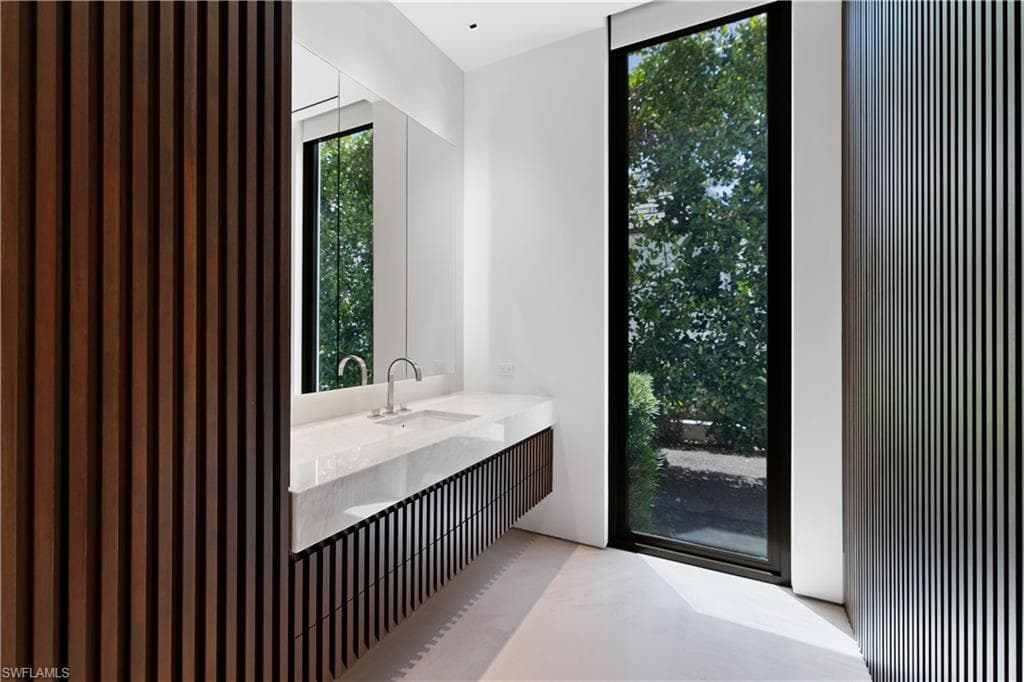 3655 Fort Charles Dr, Naples, FL 34102-28