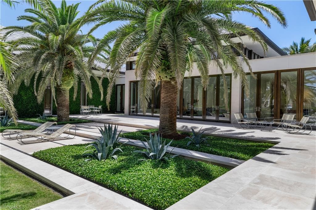 3655 Fort Charles Dr, Naples, FL 34102-32